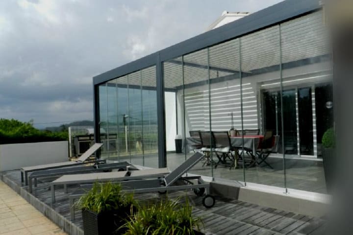 pérgola alumínio coberta e fechada 